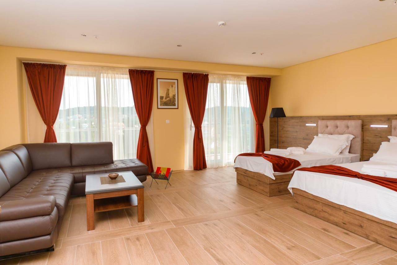 Hotel Franca Ulcinj Ngoại thất bức ảnh